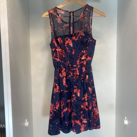 NWOT Guess Navy Floral Dress Size 4 - Picture 3 of 6